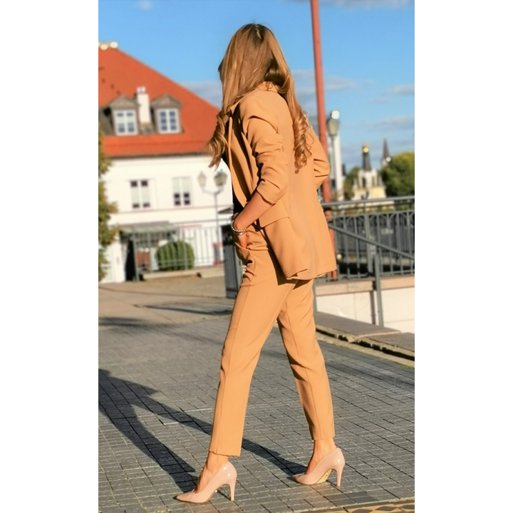 Veste Élégante Intemporelle avec Bouton Décoratif | B&B Studio