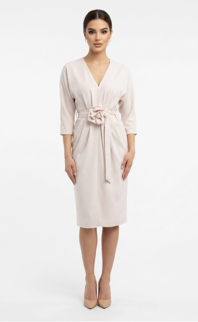 Sukienka midi kopertowa Daria z kwiatem, lejący materiał